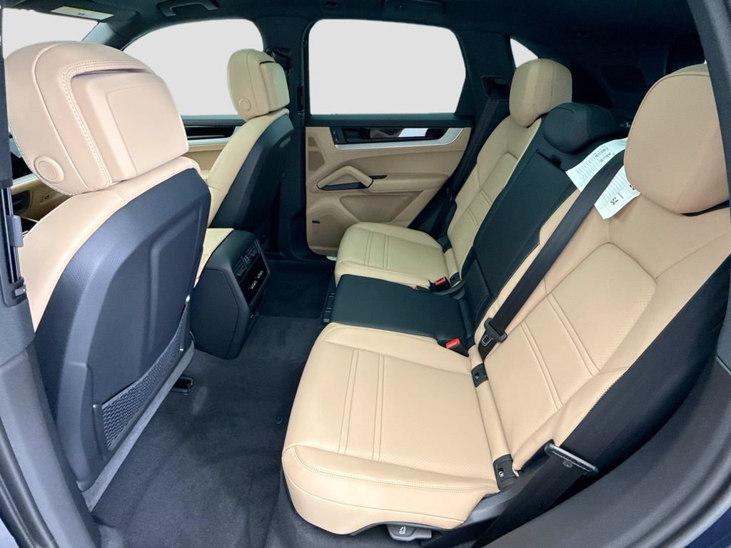 Used 2026 Porsche Cayenne AWD/4WD image 18