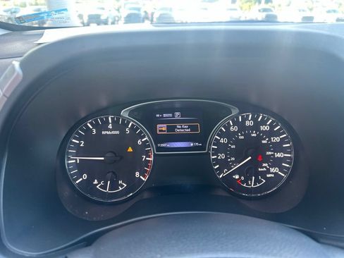 Used 2017 Nissan Pathfinder S AWD/4WD image 13