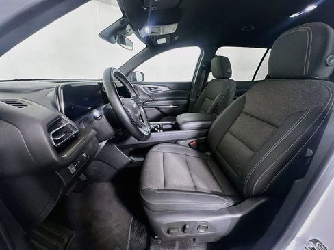 Used 2025 Chevrolet Traverse LT FWD image 13
