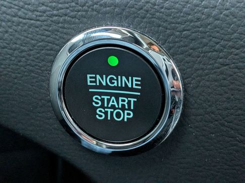 Certified 2024 Ford Edge SE w/ Black Appearance Package image 29