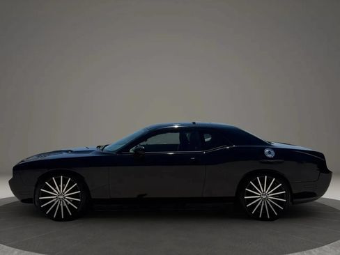 Used 2014 Dodge Challenger SXT RWD image 4