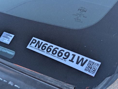 Used 2023 Nissan Frontier SV image 31