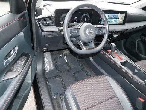 Certified 2025 Nissan Kicks SR image 10