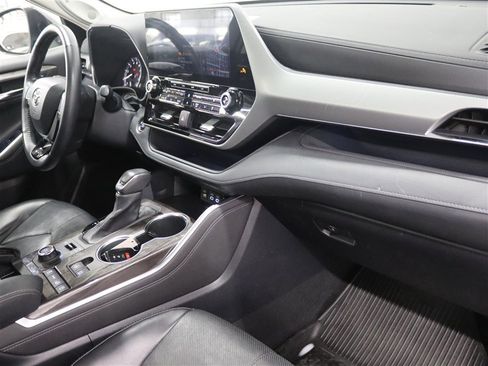 Used 2022 Toyota Highlander Platinum AWD/4WD image 31