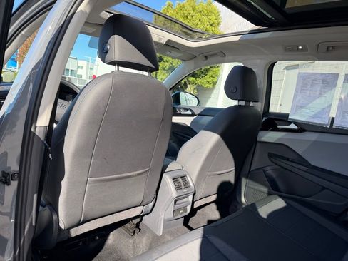 Used 2024 Volkswagen Taos SE image 17