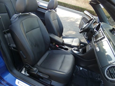 Used 2014 Volkswagen Beetle R-Line image 32