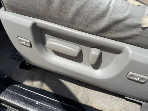 Used 2010 Toyota Tundra Limited AWD/4WD image 7