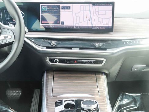 Used 2025 BMW X5 sDrive40i w/ Premium Package image 14