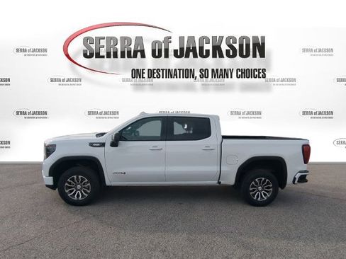 Used 2023 GMC Sierra 1500 AT4 AWD/4WD image 5