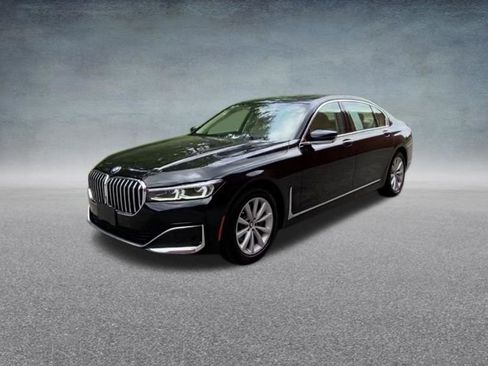 Used 2020 BMW 740i xDrive w/ Cold Weather Package image 9