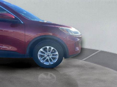 Certified 2020 Ford Escape SE image 25