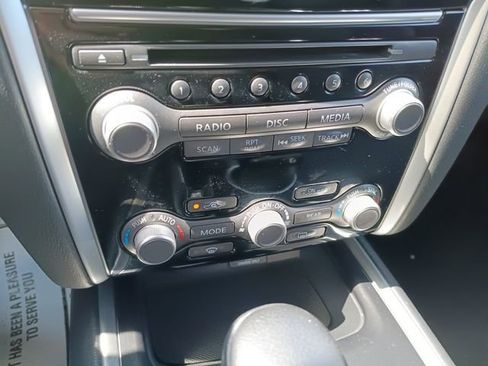 Used 2019 Nissan Pathfinder SV AWD/4WD image 7