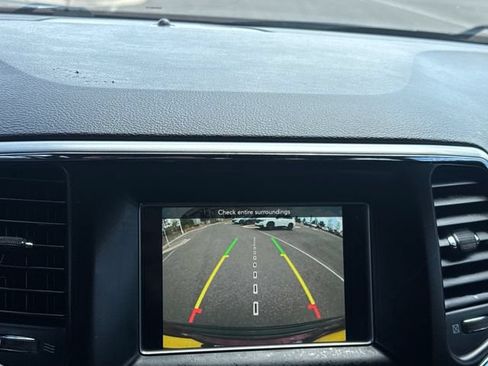 Used 2018 Jeep Grand Cherokee Laredo RWD image 20