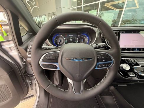 New 2026 Chrysler Pacifica Select FWD image 21