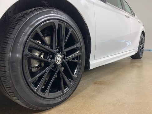 Used 2025 Toyota Camry SE image 2