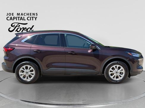 Used 2023 Ford Escape Active w/ Tech Pack #2 AWD/4WD image 3