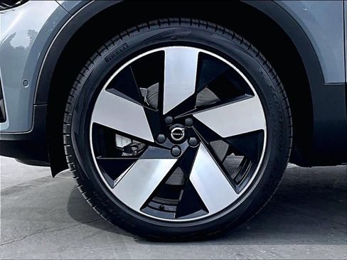 Used 2023 Volvo XC40 Recharge Ultimate AWD/4WD image 12