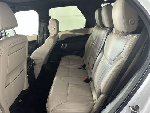 Used 2019 Land Rover Discovery SE image 27