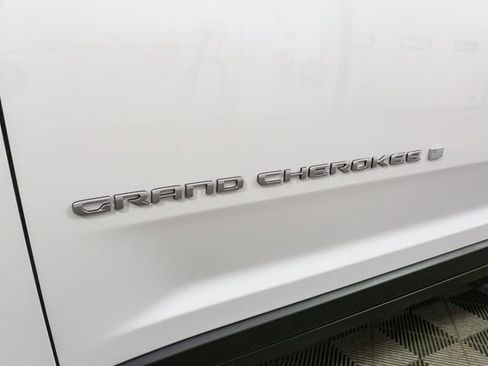 Used 2025 Jeep Grand Cherokee Limited AWD/4WD image 6
