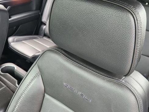 Used 2025 GMC Yukon Denali AWD/4WD image 24