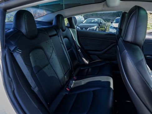 Used 2018 Tesla Model 3 Long Range image 22