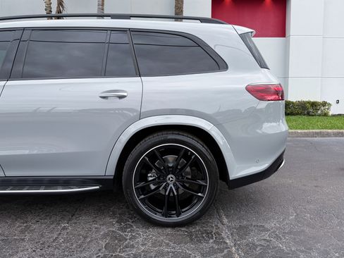 Used 2025 Mercedes-Benz GLS 580 GLS 580 image 15