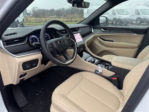 New 2025 Jeep Grand Cherokee Limited image 14