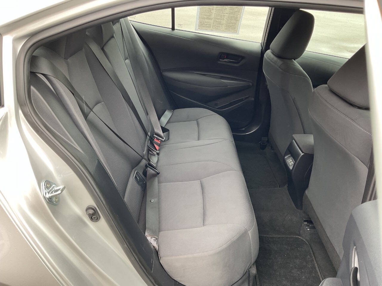 Used 2025 Toyota Corolla LE FWD image 40