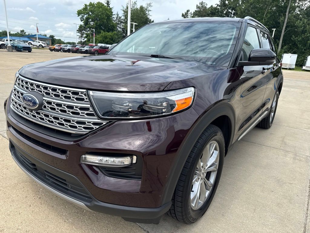 Used 2023 Ford Explorer Limited w/ Equipment Group 301A AWD/4WD image 2