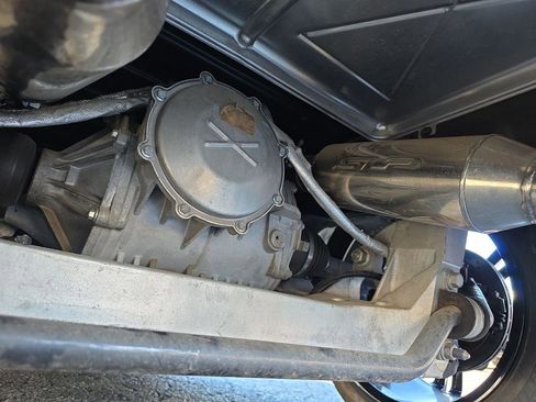 Used 2005 Chevrolet Corvette Coupe w/ Performance Handling Package image 32