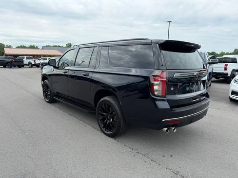 Used 2022 Chevrolet Suburban RST w/ Sport Performance Package RWD image 3