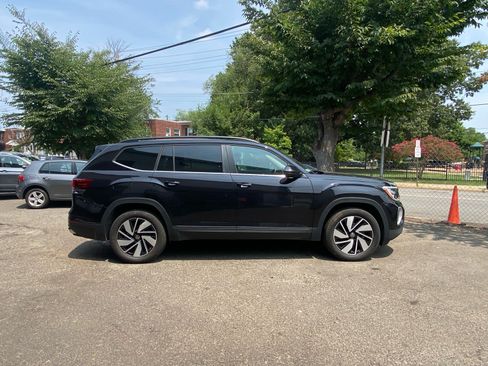 Certified 2025 Volkswagen Atlas SE w/ Panoramic Sunroof Package AWD/4WD image 2