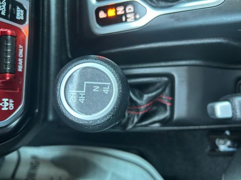 Used 2023 Jeep Gladiator Rubicon w/ Cold Weather Group AWD/4WD image 30