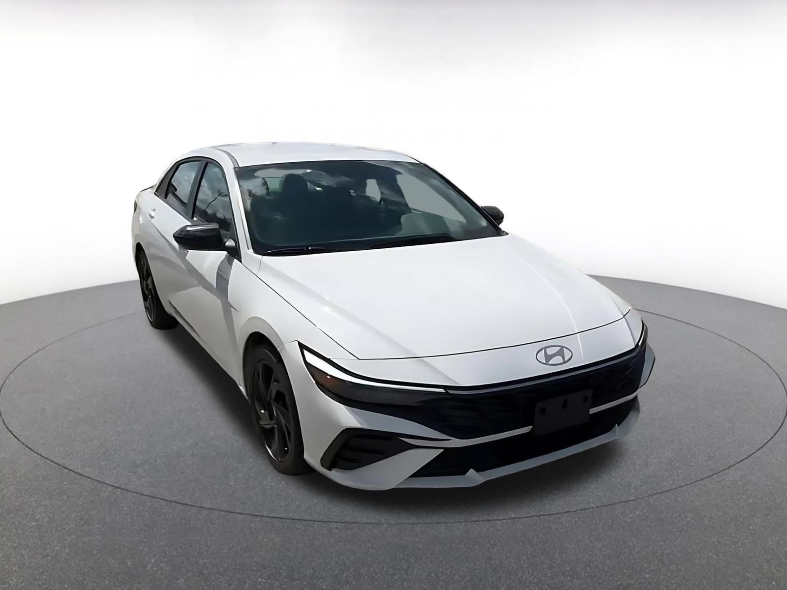 Used 2026 Hyundai Elantra Sport FWD image 3