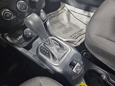 Used 2018 Jeep Renegade Sport w/ Power & Air Group image 22