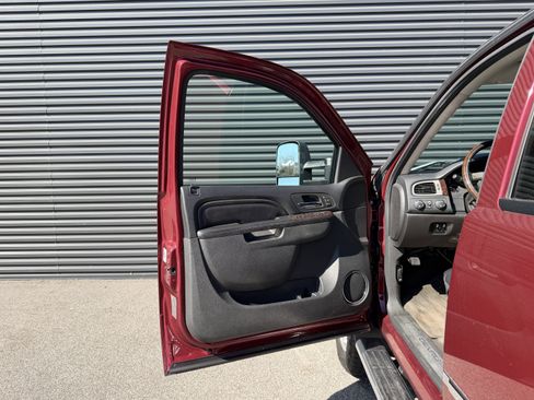 Used 2013 GMC Sierra 2500 Denali w/ Suspension Package, Off-Road image 32