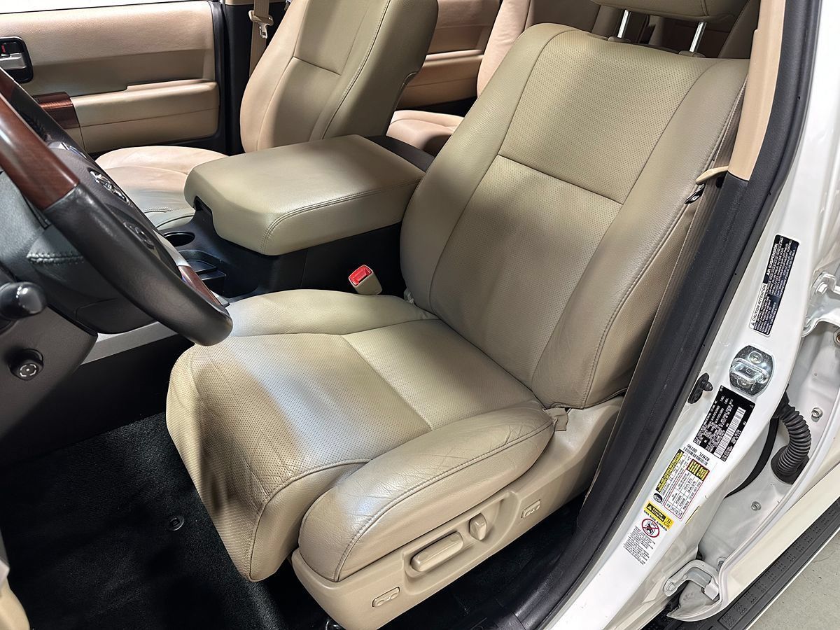 Used 2016 Toyota Sequoia Platinum AWD/4WD image 35