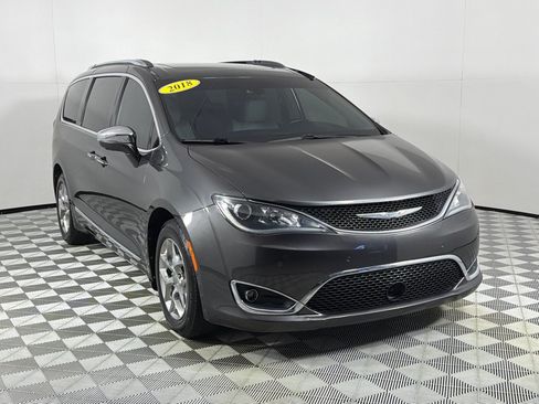 Used 2018 Chrysler Pacifica Limited FWD image 3