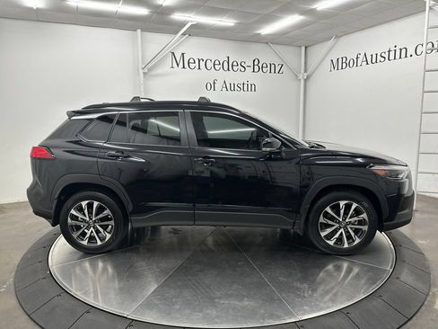 Used 2025 Toyota Corolla Cross XLE FWD image 8
