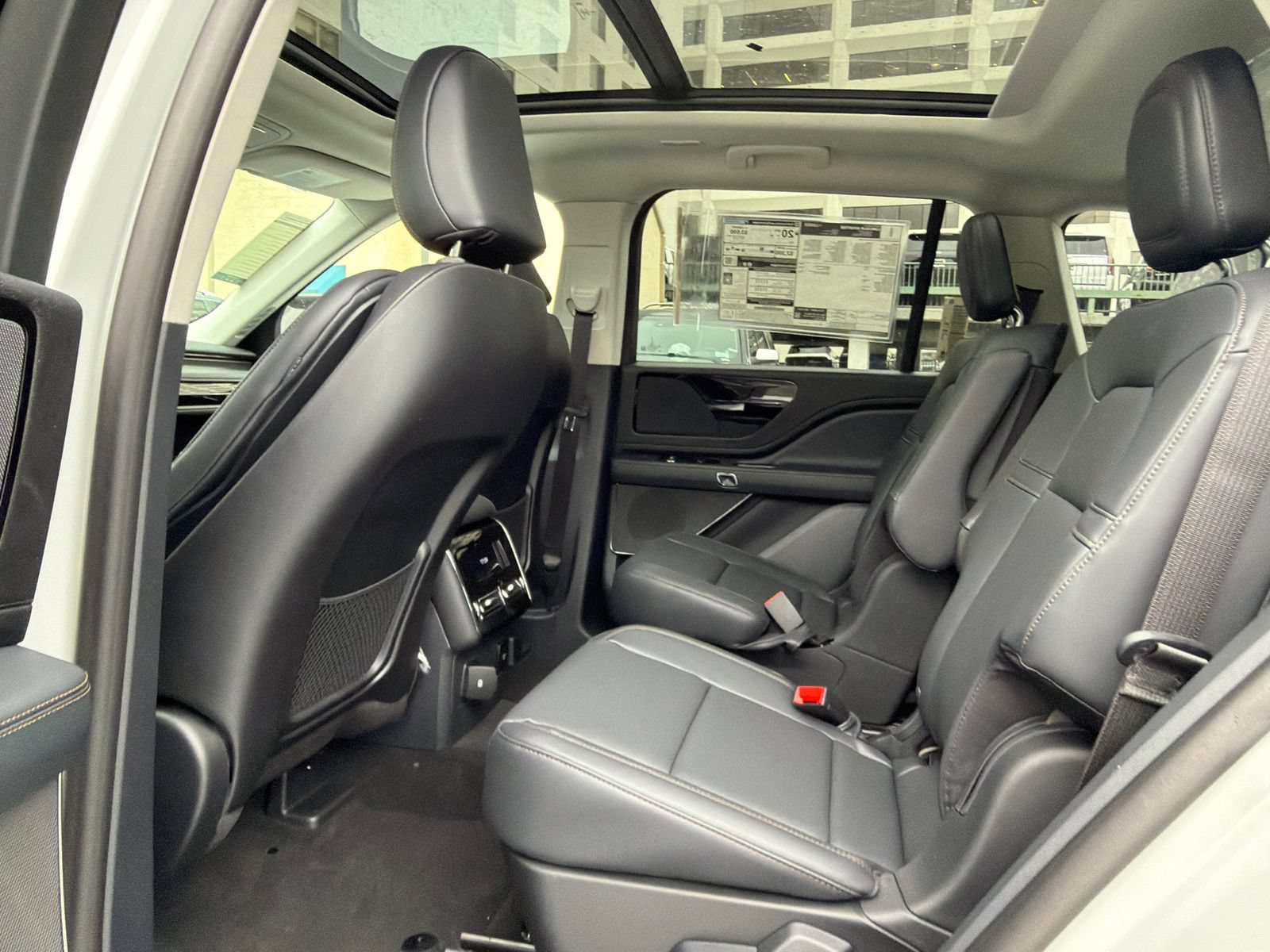 New 2027 Lincoln Aviator AWD w/ Jet Appearance Package image 22