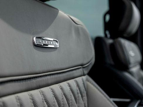 Used 2025 Ford F250 Platinum w/ Platinum Plus Package image 23