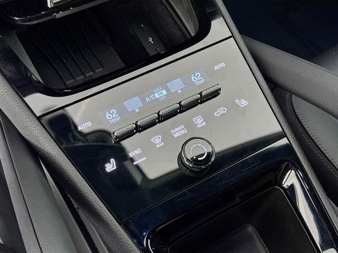 Used 2024 Porsche Cayenne Coupe image 18