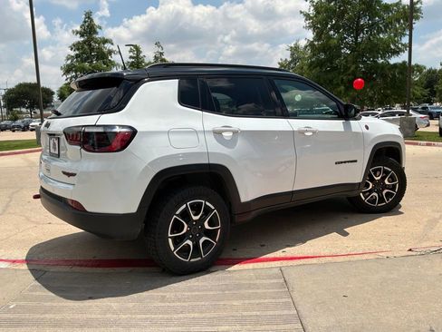 Used 2025 Jeep Compass Trailhawk AWD/4WD image 6