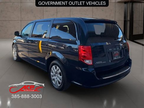 Used 2017 Dodge Grand Caravan SE w/ UConnect Hands-Free Group image 5