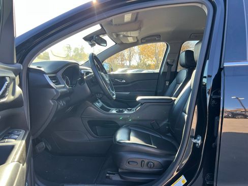 Used 2023 GMC Acadia SLT image 25