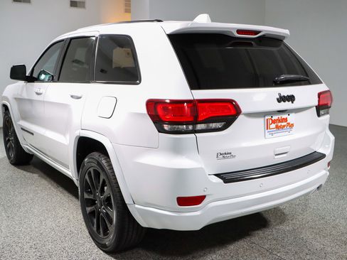 Used 2018 Jeep Grand Cherokee Altitude image 9