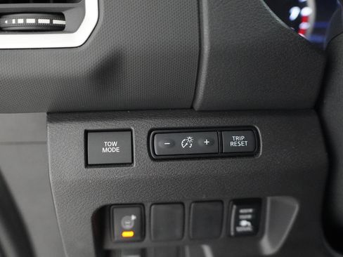 Used 2024 Nissan Frontier SV w/ SV Convenience Package RWD image 18