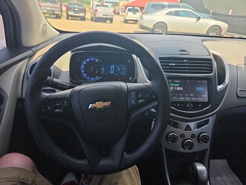 Used 2016 Chevrolet Trax LT FWD image 8