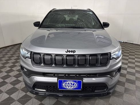 Used 2022 Jeep Compass Latitude w/ Convenience Group AWD/4WD image 3