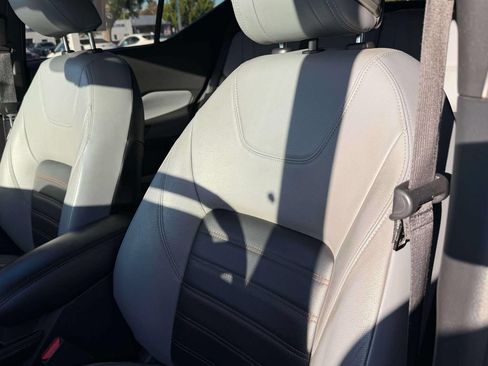 Used 2021 Nissan Kicks SR w/ SR Premium Package FWD image 28